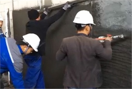 6人組機(jī)械化抹灰（自動(dòng)輸送、自動(dòng)攪拌和噴涂、刮平及收面）